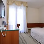 فندق Mediteran 3*