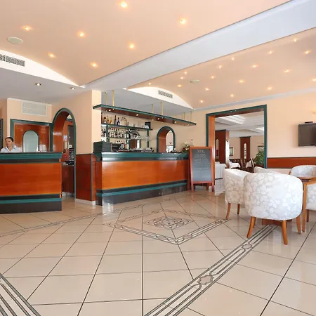 Ξενοδοχείο Mediteran 3*