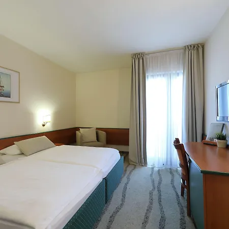 Отель Mediteran Задар